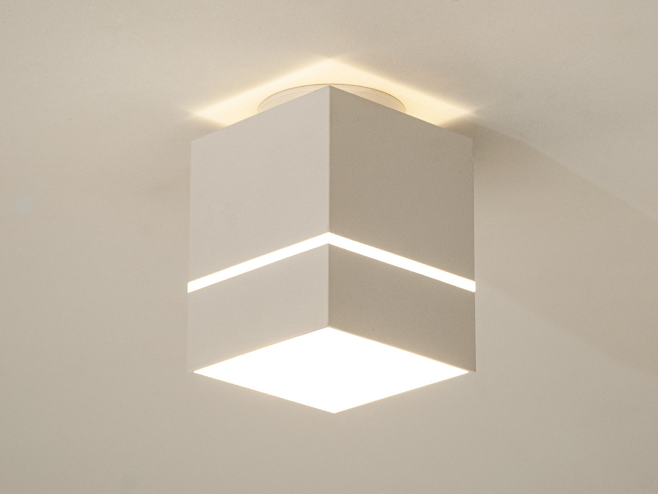 Світильник накладний точковий LED Diasha 160M-02-WH, 7W, 385 лм, білий, для гіпсокартонної стелі Світильник накладний точковий LED Diasha 160M-02-WH, 7W, 385 лм, білий, для гіпсокартонної стелі