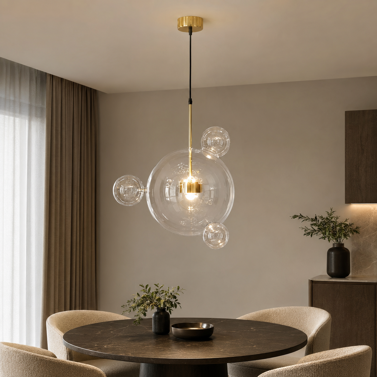 Світлодіодна підвісна люстра Artlight 81617/300-3GD з центральною скляною кулею та трьома декоративними кулями, 15W